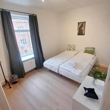 Grand Bright 2 Bedroom And 2 Bathroom In Randers